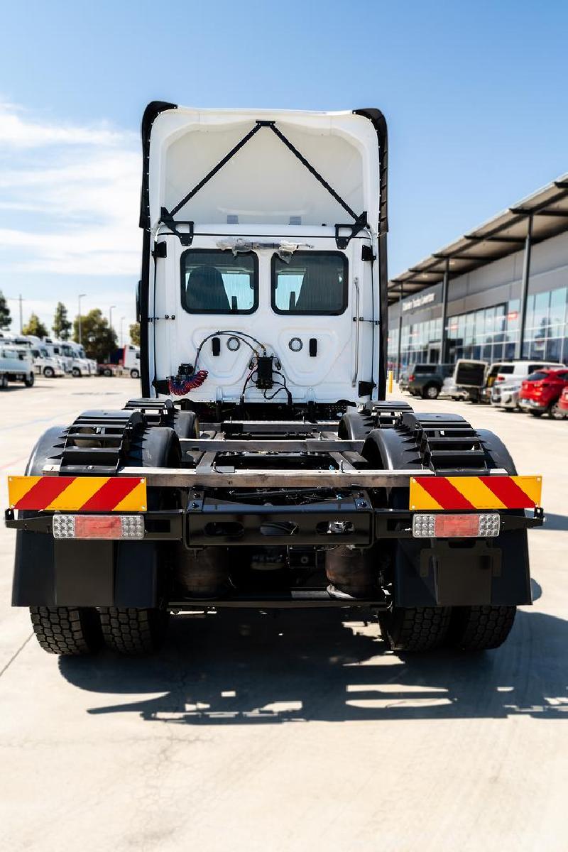 2024 Freightliner Cascadia 126 