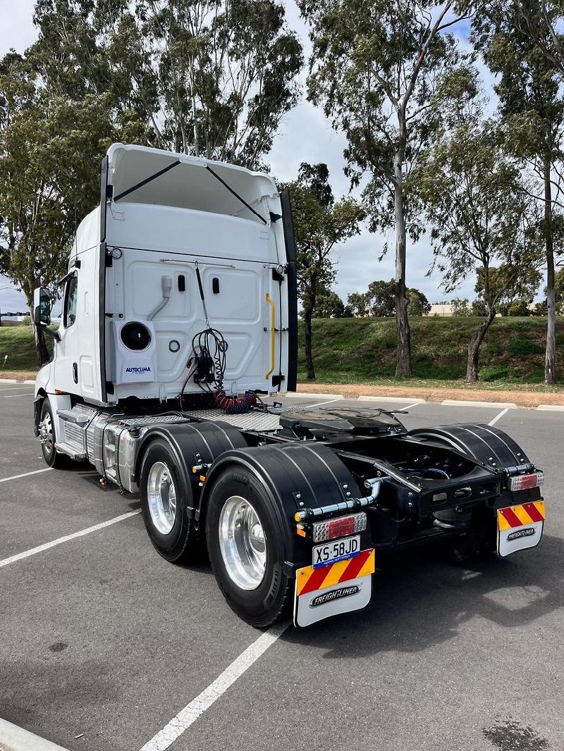2024 Freightliner Cascadia 126