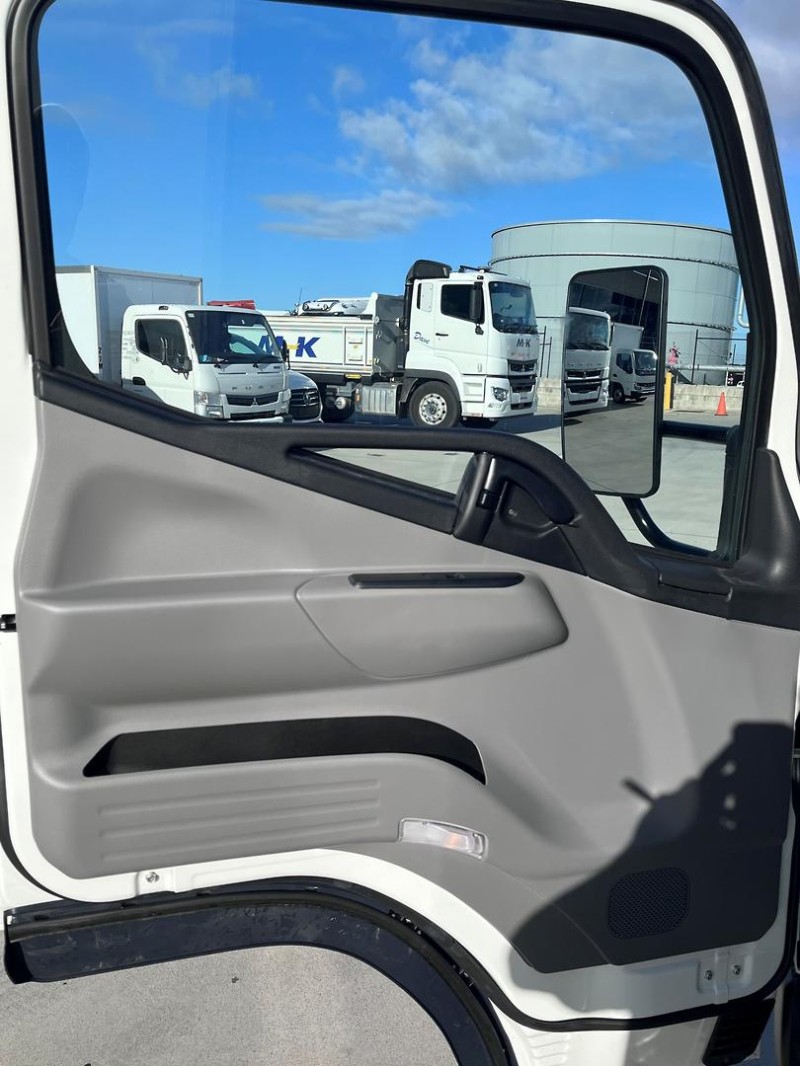 2025 Fuso Canter 515 PANTECH AND LOADER 