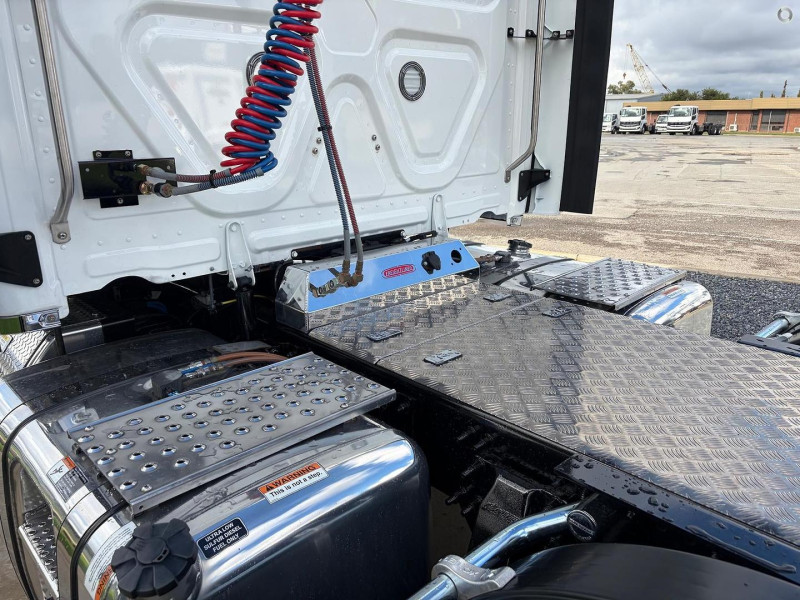 2024 Freightliner Cascadia 126 36 inch Sleeper 