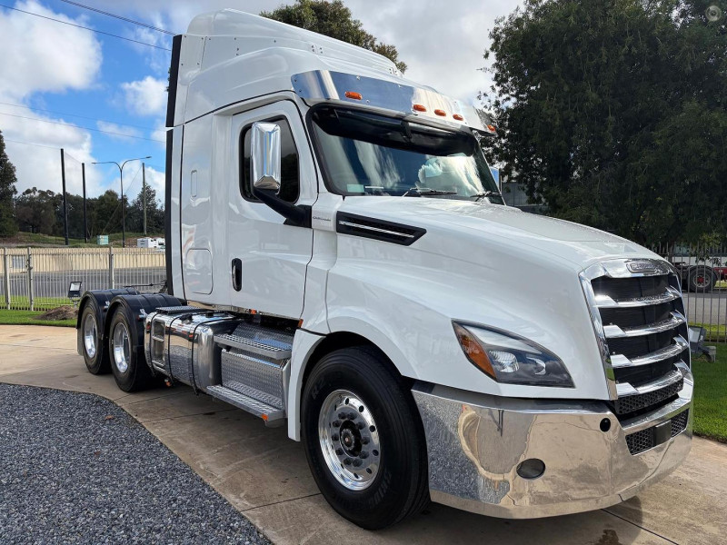 2024 Freightliner Cascadia 126 36 inch Sleeper 