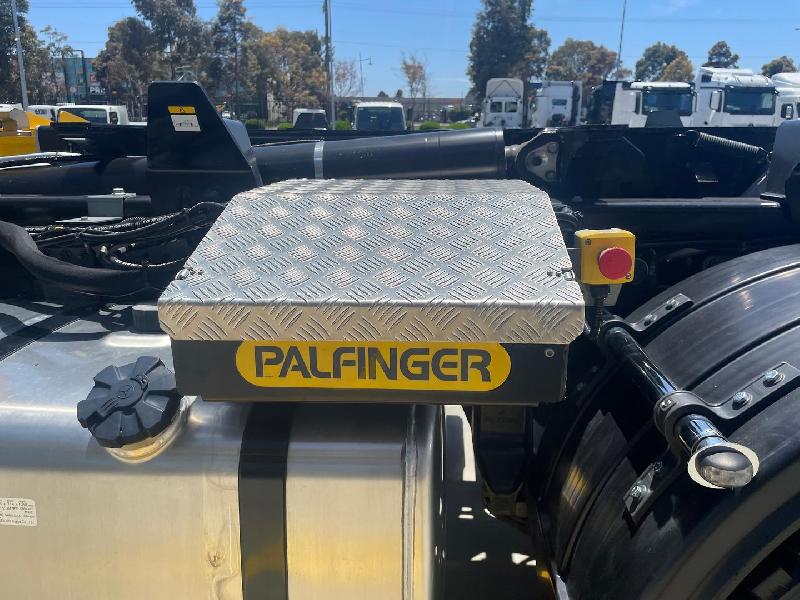 2024 Fuso Shogun FS76 460 8x4 Palfinger Hook Lift 