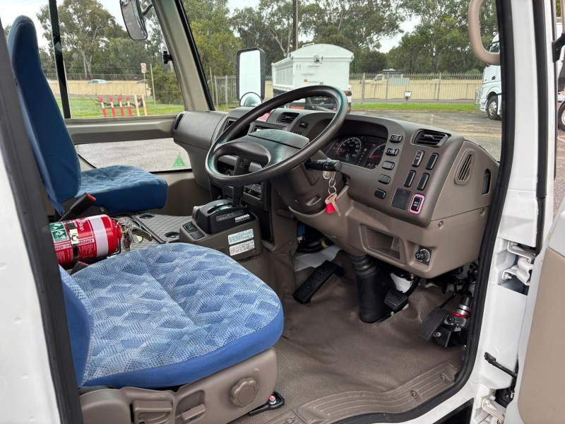 2016 Fuso Rosa Deluxe 25 Seat 