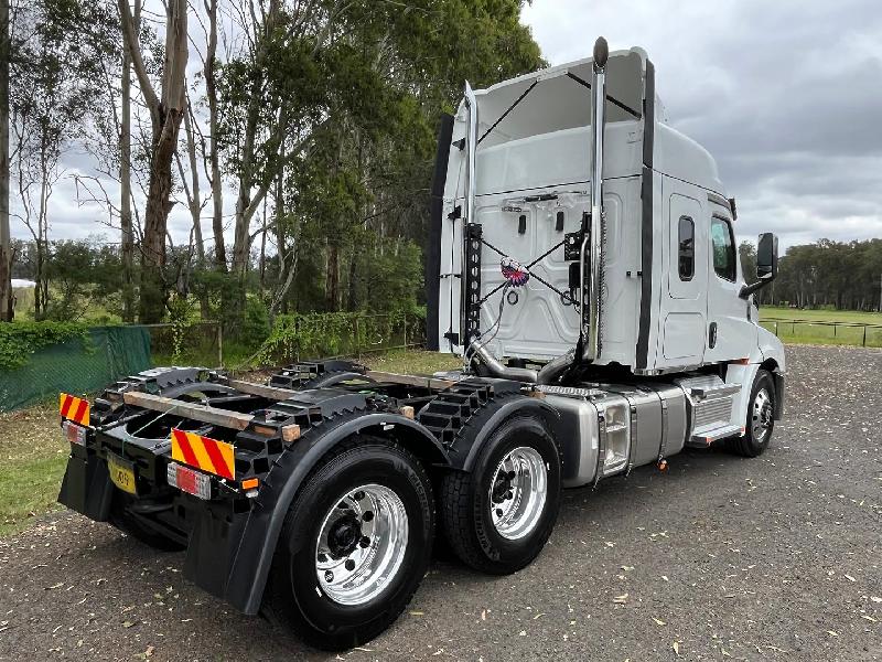 2025 Freightliner Cascadia 126 