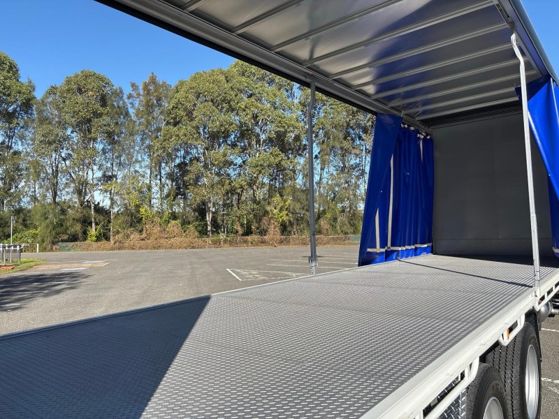 2025 Fuso Fighter 2427 TAUTLINER 