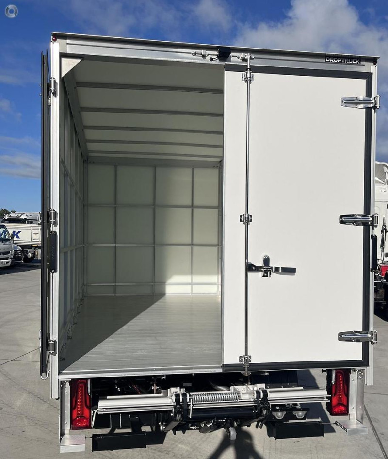 2025 Fuso Canter 515 Pantech PANTECH AND LOADER 