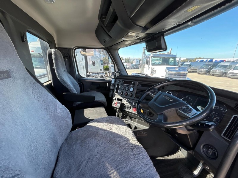 2022 Freightliner Cascadia 116 Day Cab 