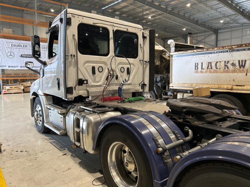 2022 Freightliner Cascadia 126 Day Cab 