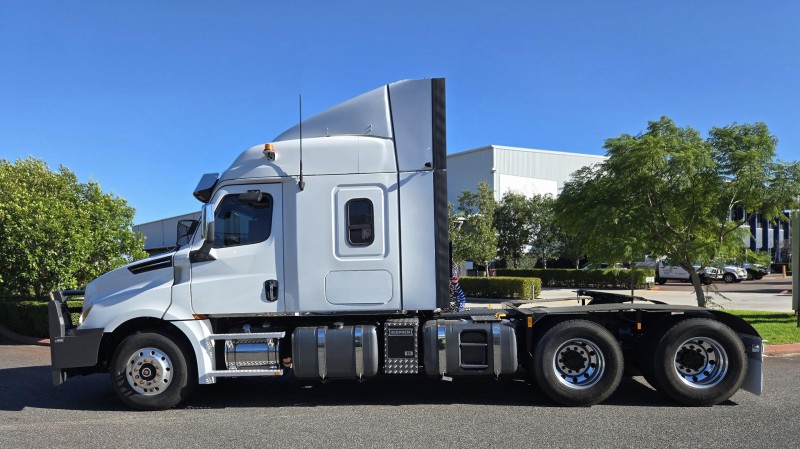 2021 Freightliner Cascadia AS HIGHROOF 6X4 PRIME MOVER 