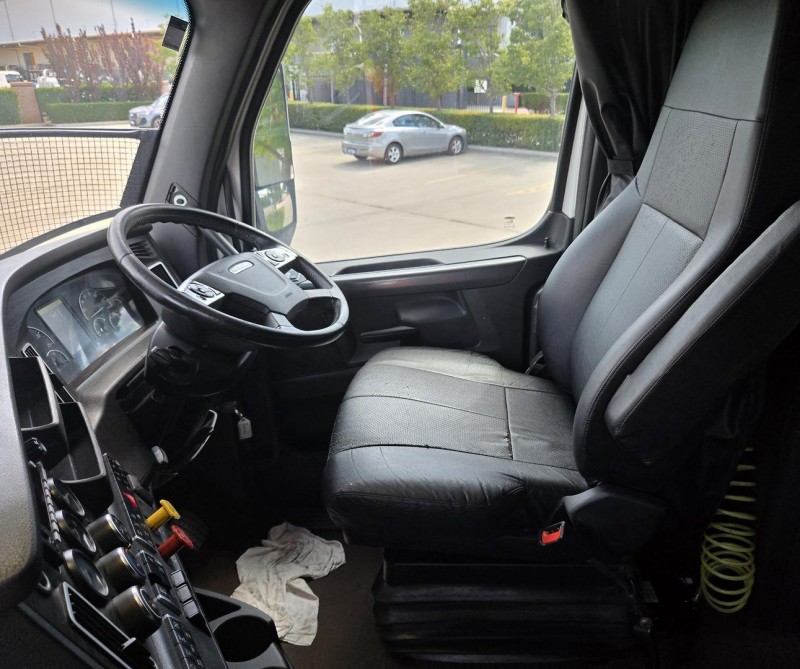 2021 Freightliner Cascadia 126 