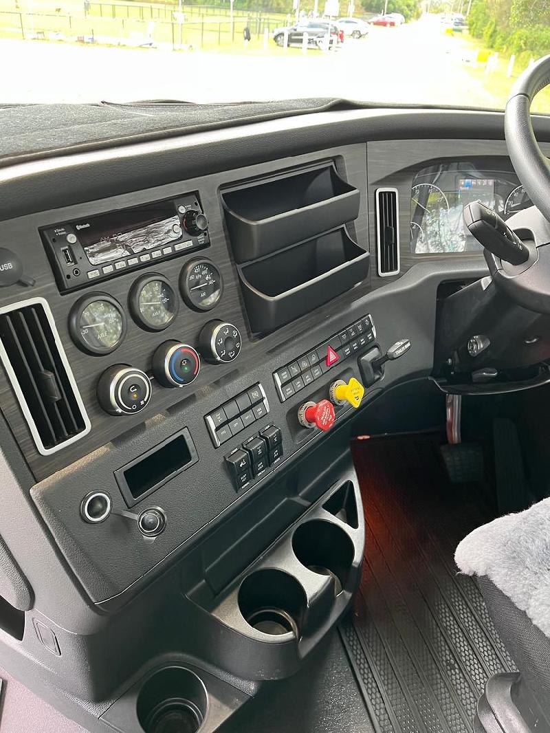 2023 Freightliner Cascadia 126 