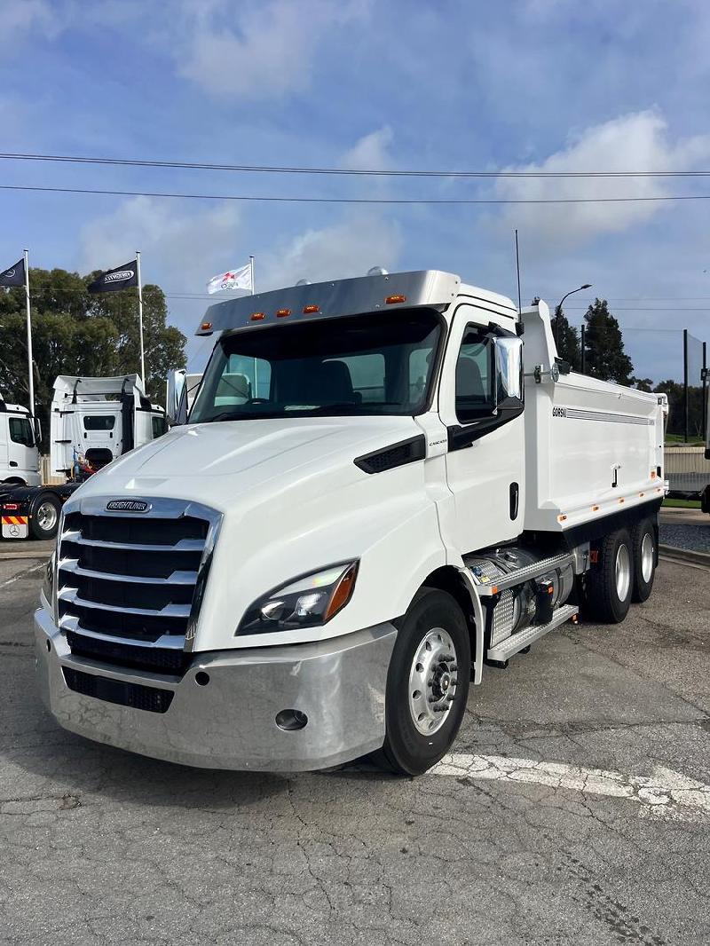 2024 Freightliner Cascadia 116 Tipper