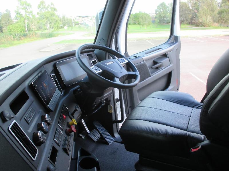 2024 Freightliner Cascadia 126 