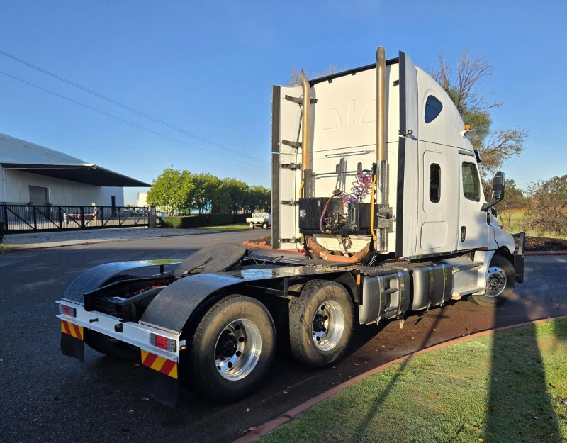 2022 Freightliner Cascadia 126 