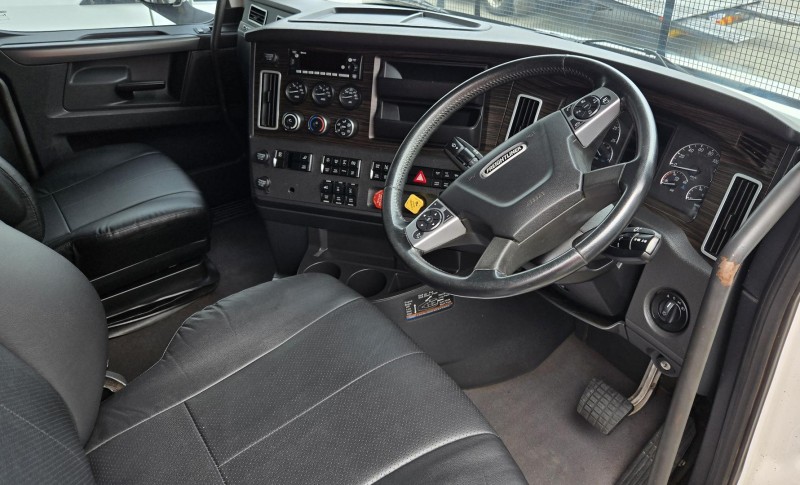 2021 Freightliner Cascadia 126 