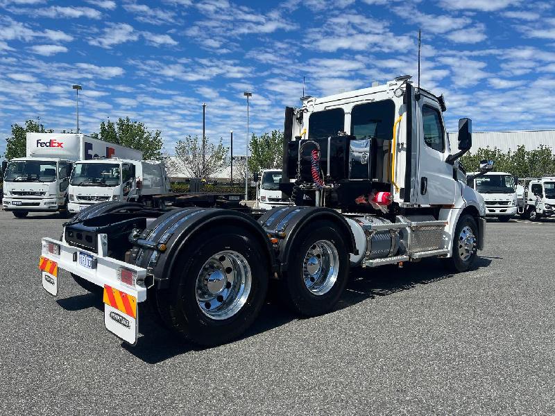 2024 Freightliner Cascadia 126 2024 Compliance Plated 