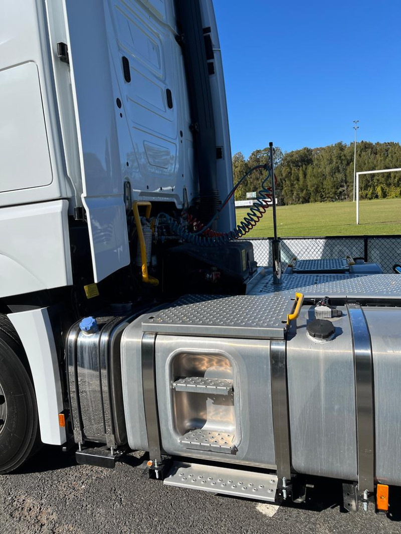 2025 Mercedes-Benz Actros 2663 BIG GIGASPACE with Microwave included image 19