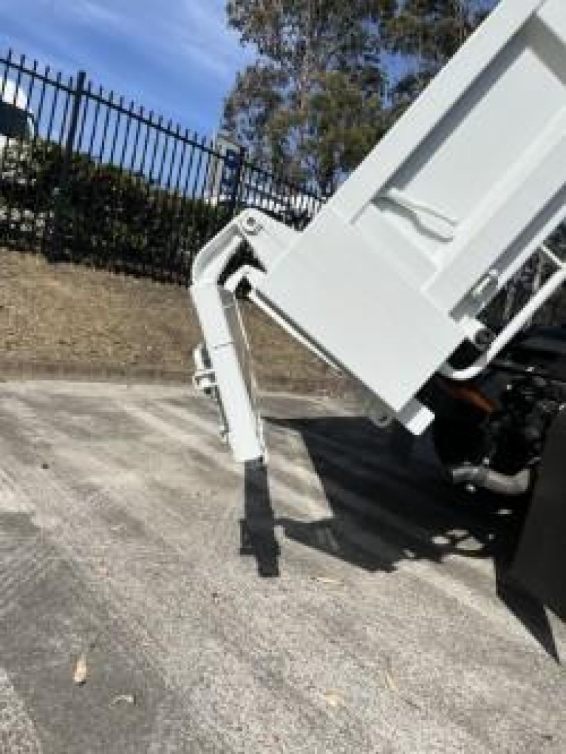 2025 Fuso Canter 815 