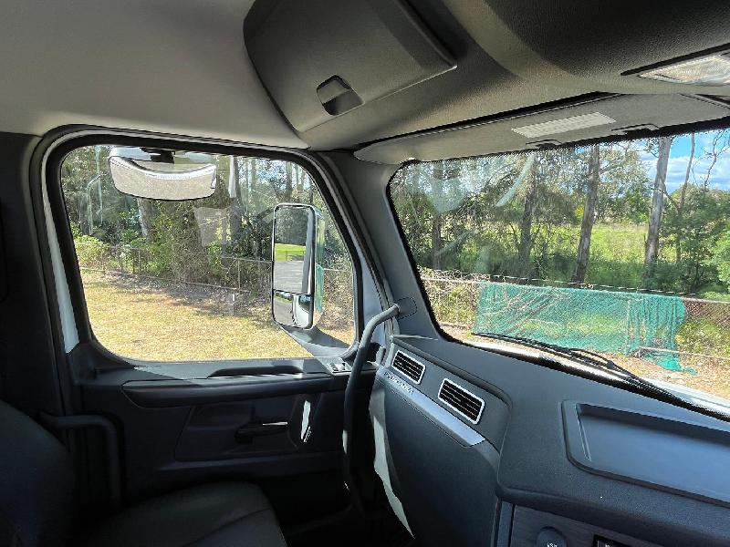 2023 Freightliner Cascadia 126 Ex Demo 