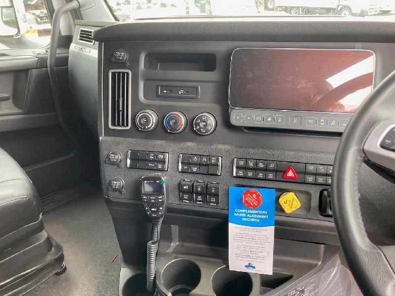 2023 Freightliner Cascadia 126 