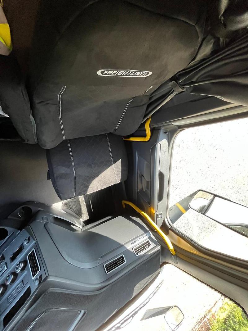 2025 Freightliner Cascadia 126 Microwave TV Cabinets and Custom Air Con ready 