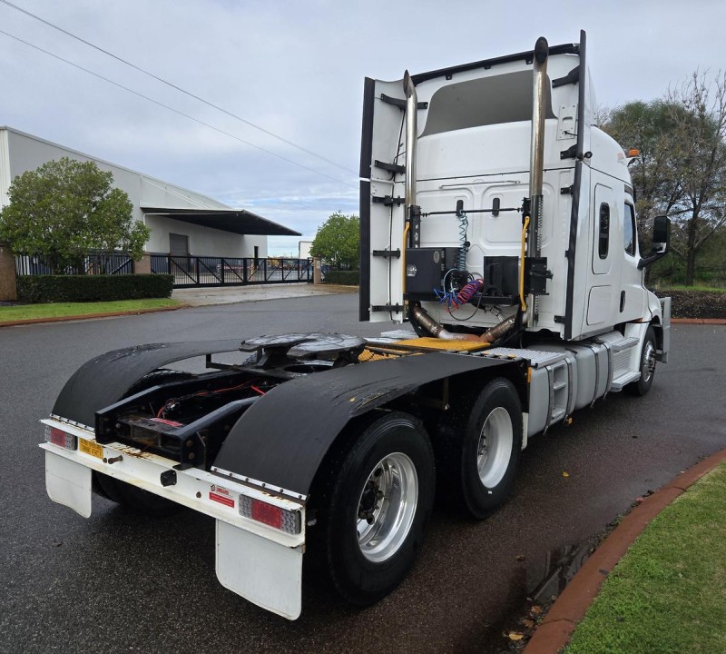 2021 Freightliner Cascadia 126 