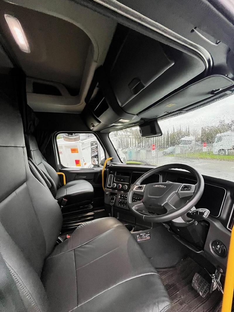 2024 Freightliner Cascadia 126 