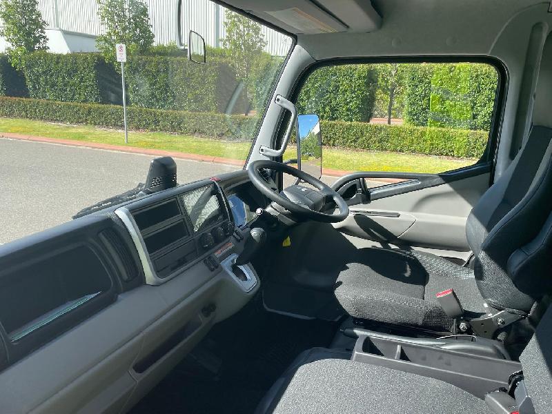 2023 Fuso Canter 815 
