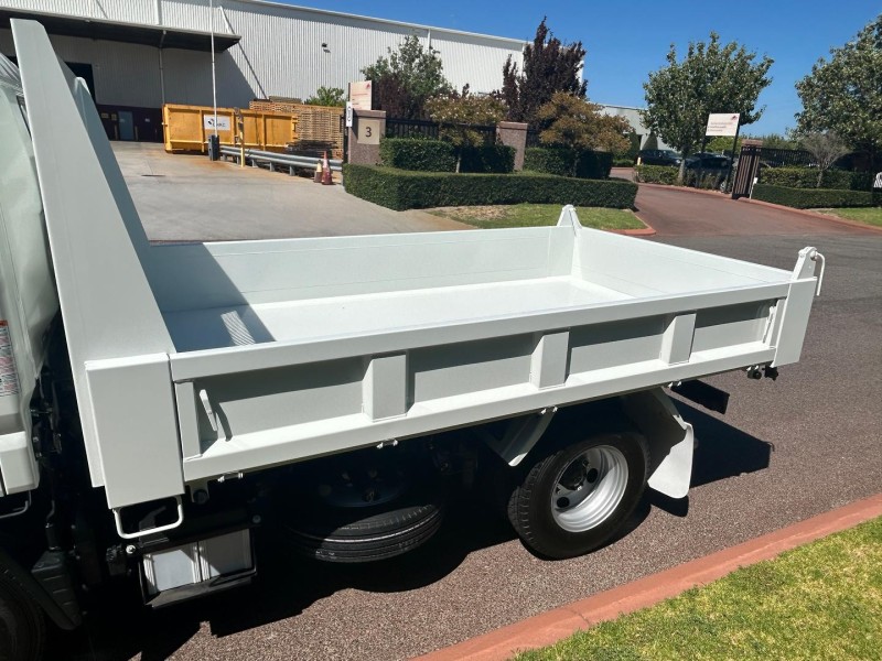 2025 Fuso Canter 615 Tipper Ex Demo 