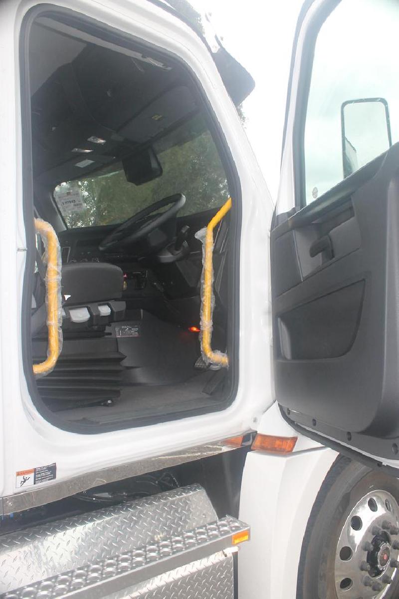 2024 Freightliner Cascadia 126 