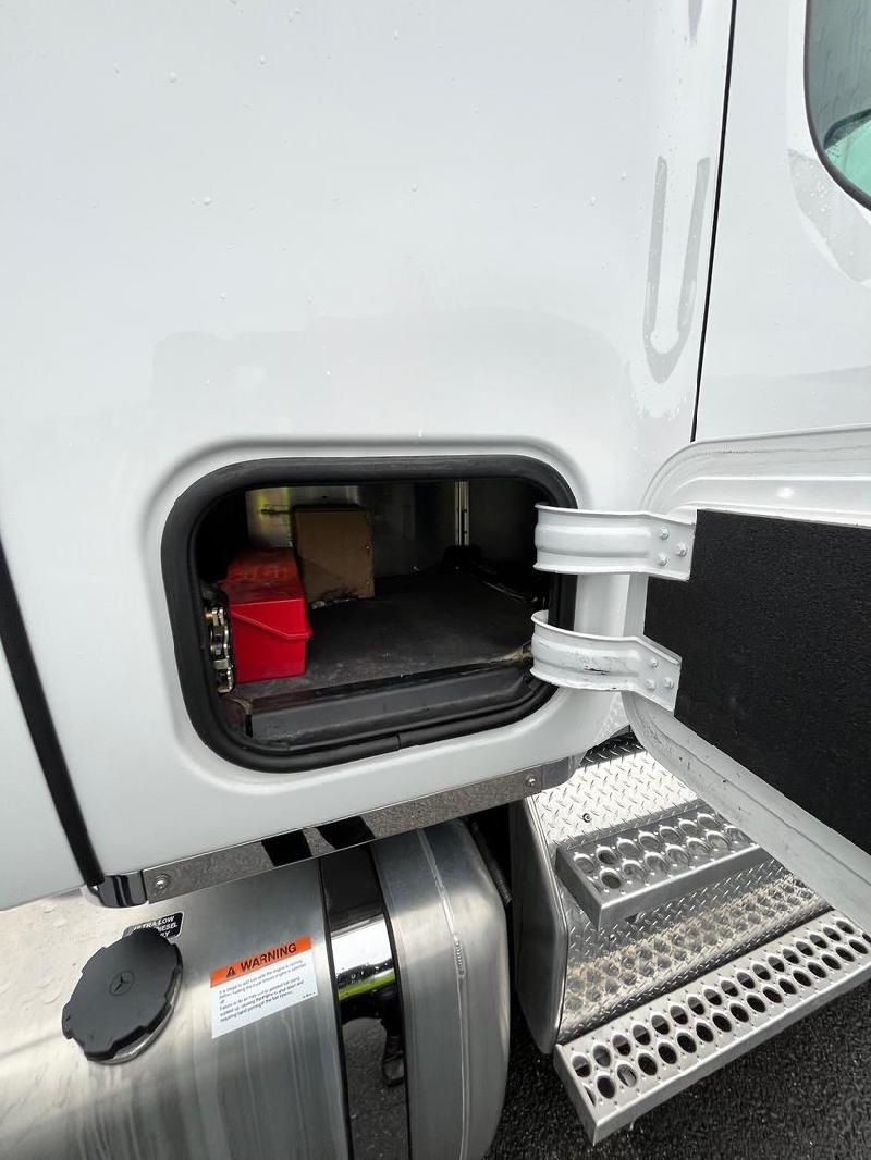 2024 Freightliner Cascadia 126 