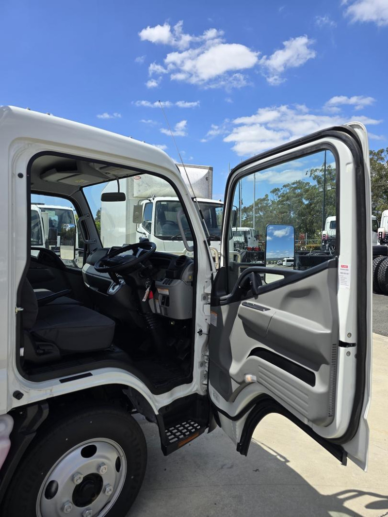 2025 Fuso Canter 515 2025 Fuso Canter 515 Ally Pantech with Roller Door 