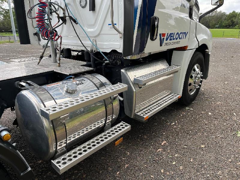 2023 Freightliner Cascadia 126 