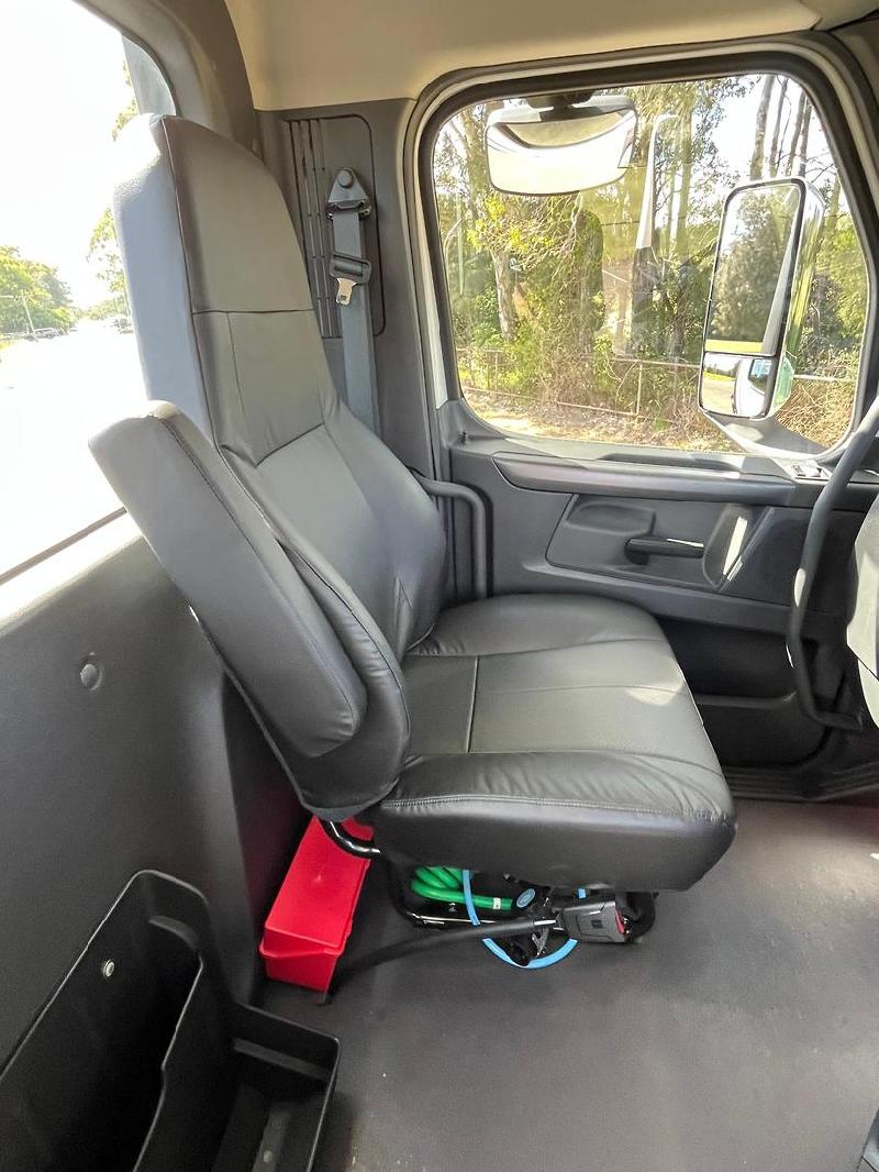 2023 Freightliner Cascadia 126 Ex Demo 