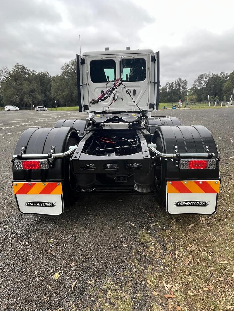 2023 Freightliner Cascadia 116 Need a truck asap we have one ready to go 
