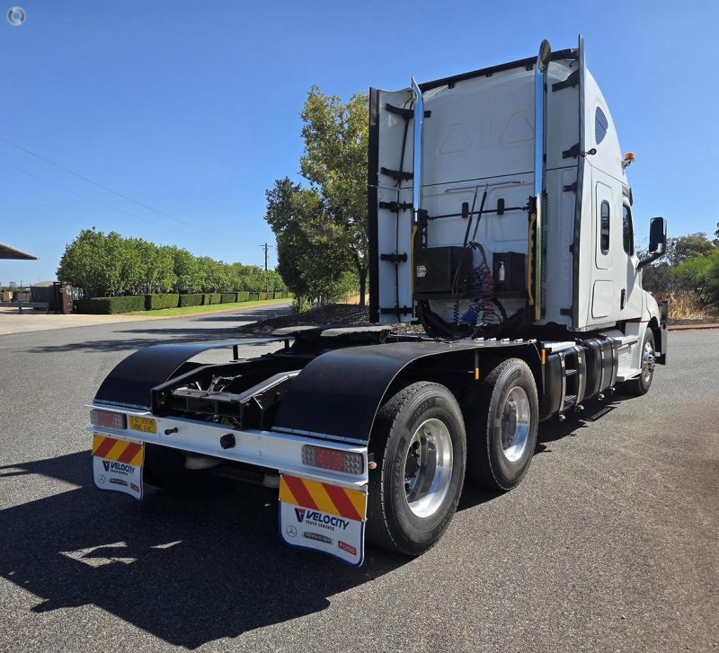 2021 Freightliner Cascadia 126 