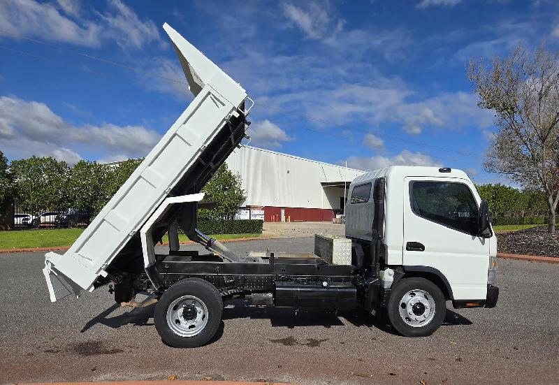 2017 Fuso CANTER 615 