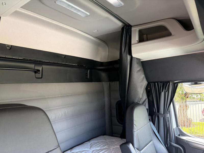 2024 Freightliner Cascadia 126 36 inch Sleeper 