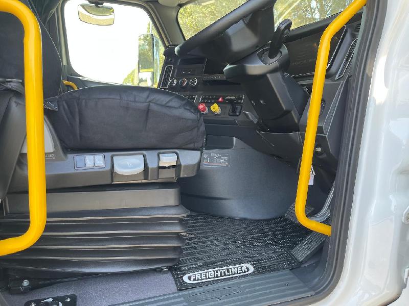 2025 Freightliner Cascadia 126 Microwave TV Cabinets and Custom Air Con ready 
