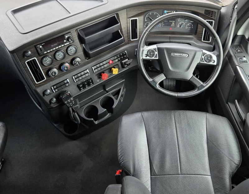2021 Freightliner Cascadia 126 
