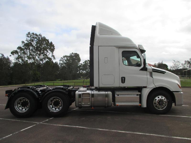 2024 Freightliner Cascadia 126 