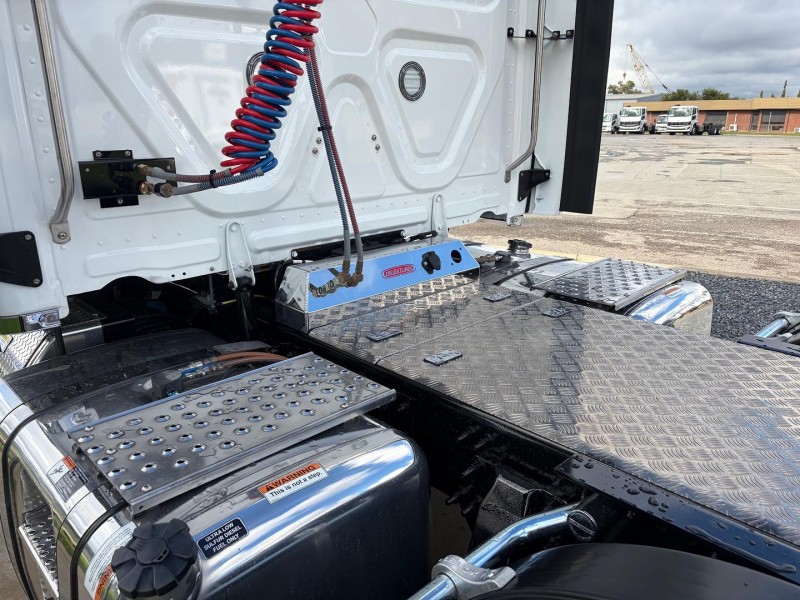 2025 Freightliner Cascadia 126 