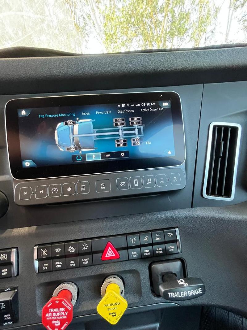 2025 Freightliner Cascadia 126 Microwave TV Cabinets and Custom Air Con ready 