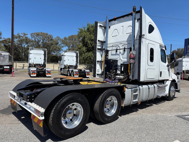 2021 Freightliner Cascadia 126 145000kg GCM 60 inch sleeper Double bunks 