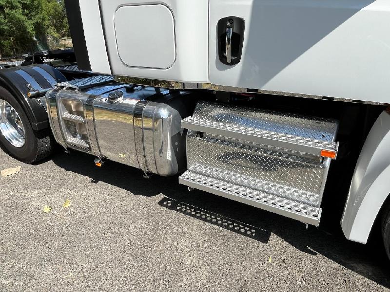 2025 Freightliner Cascadia 126 Microwave TV Cabinets and Custom Air Con ready 