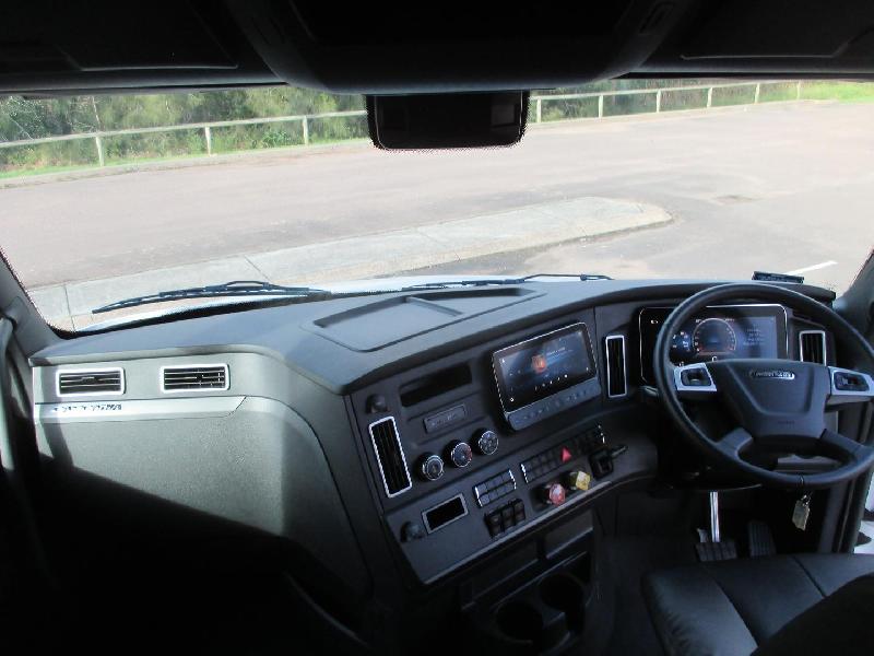2024 Freightliner Cascadia 126 