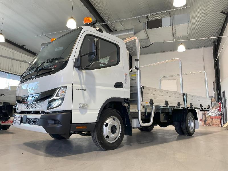 2025 Fuso CANTER 515 