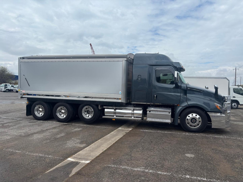2022 Freightliner Cascadia 126 Alloy tipper with lift up axle 