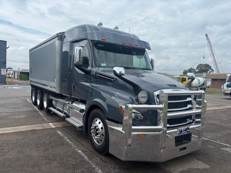 2022 Freightliner Cascadia 126 Alloy tipper with lift up axle 