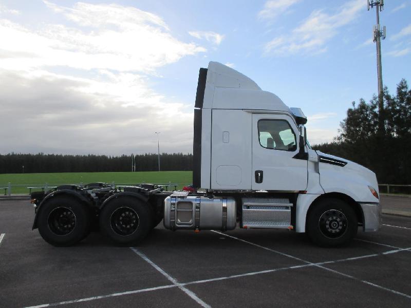 2024 Freightliner Cascadia 126 